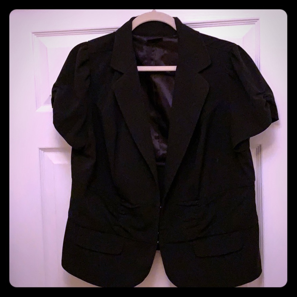Short sleeve blazer